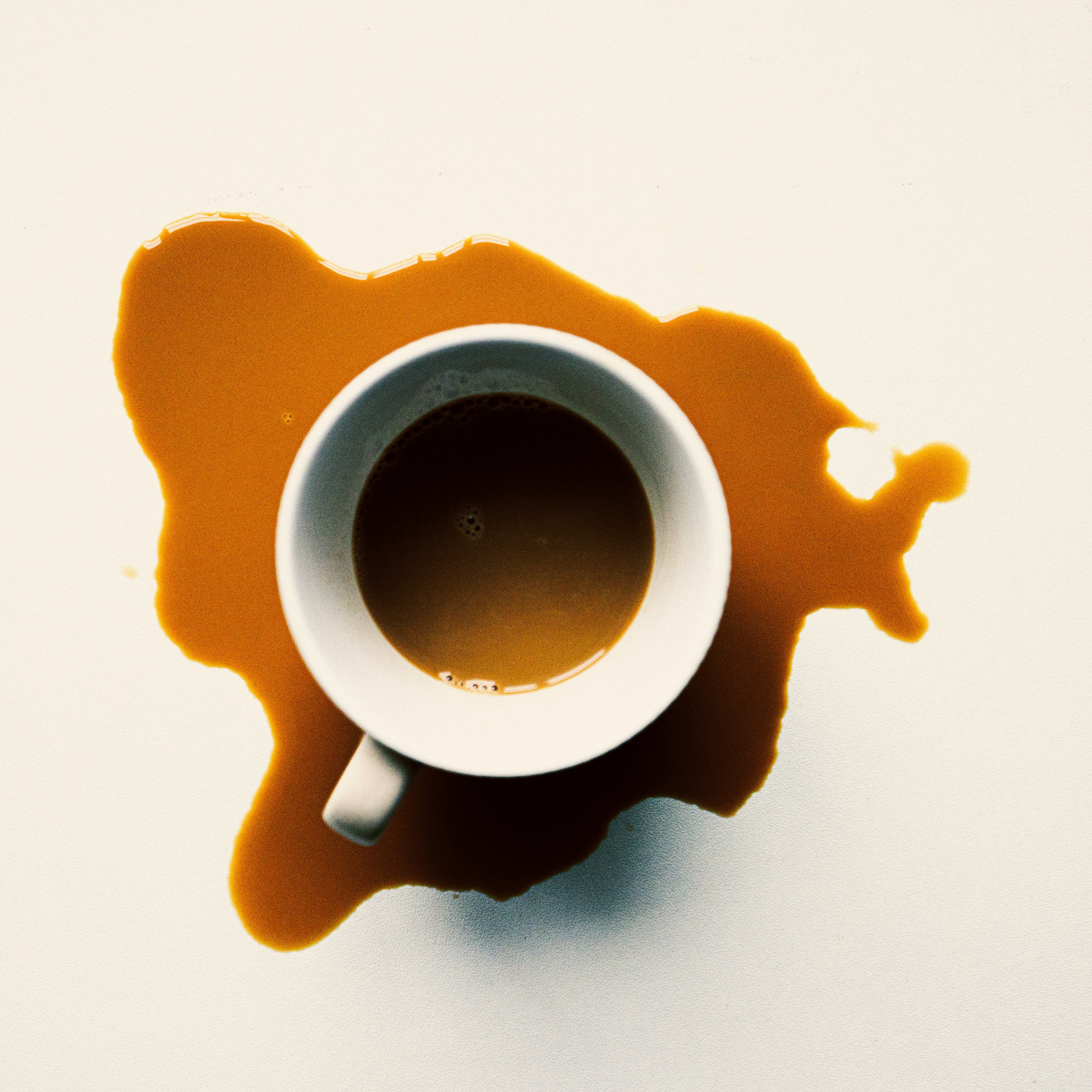 Le Top 10 des Aliments qui tachent vos dents (et nos astuces pour y remédier)